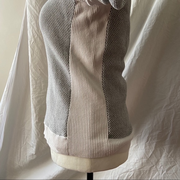 Calvin Klein Gray and White Sweater - Picture 5 of 5